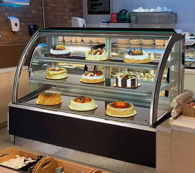 Hogyan kell tisztítani és karbantartani a torta vitrint, hogy biztosítsa a hosszú élettartamát?